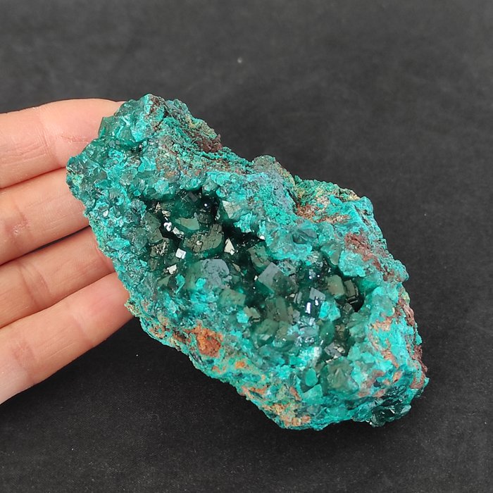 dioptase Kristallen op matrix - Hoogte: 5 cm - Breedte: 8 cm- 310 g - (1)
