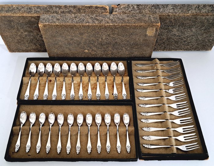 H. Hooijkaas - Cutlery set (36) - Art Deco cake/coffee cutlery in original boxes - Silver-plated