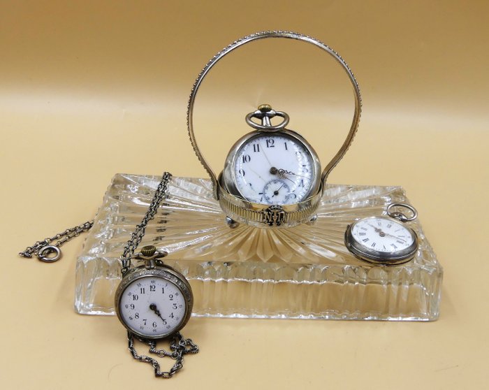 3 Montres gousset en argent  + porte montre - Zsebóra - 1850-1900