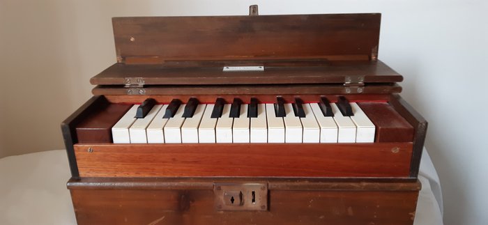 Mini blaasbalg orgel, no reserve -  - Organo ad aria - Paesi Bassi - 1950