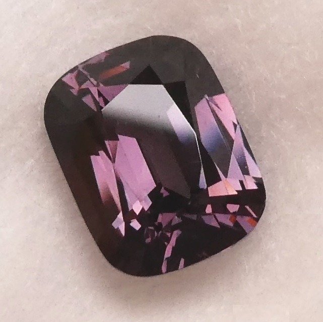 尖晶石 - 1.90 ct