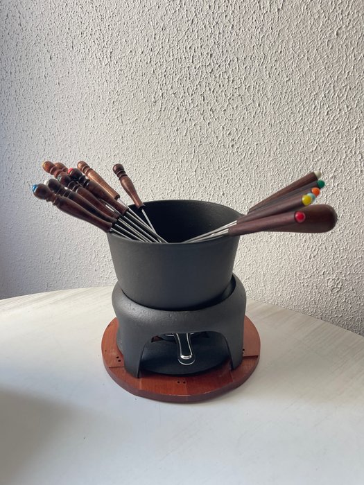 Kasserolle (13) -  fondue pande - støbejern, træ, krom plast