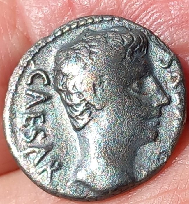 Rooman imperiumi. Augustus (27 eaa.–14 aaj.). Denarius Colonia Patricia (?) c. 19 a.C. - Aquila