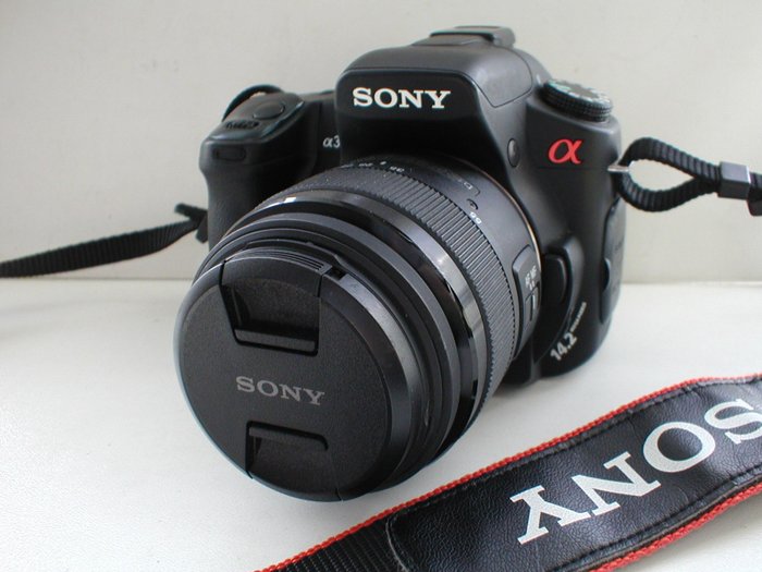 Sony Alpha 350 reflexcamera met Sony DT 18-55mm F/3.5-5.6 SAM II Digitalt refleks kamera (DSLR)