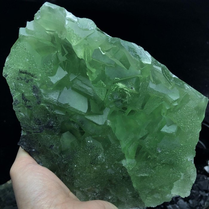 Fluorit verde translucid - Înălțime: 165 mm - Lățime: 128 mm- 1109 g
