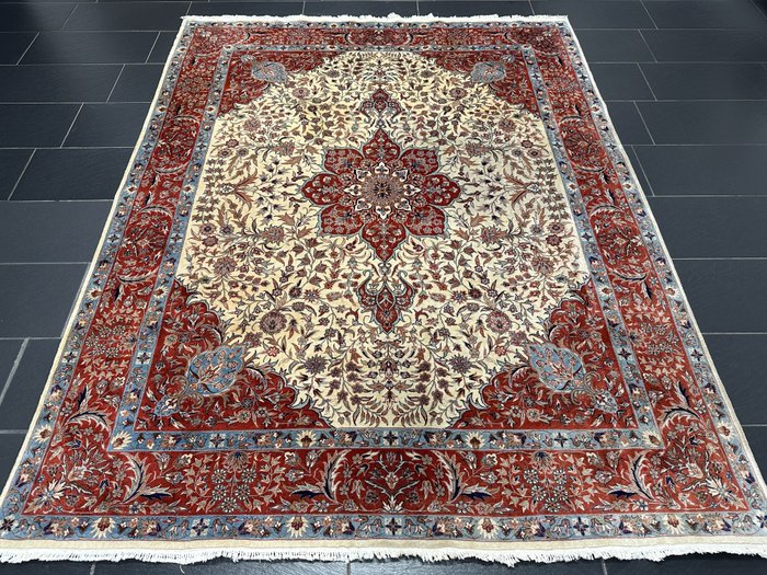 China Isfahan cork on silk - Carpet - 250 cm - 200 cm