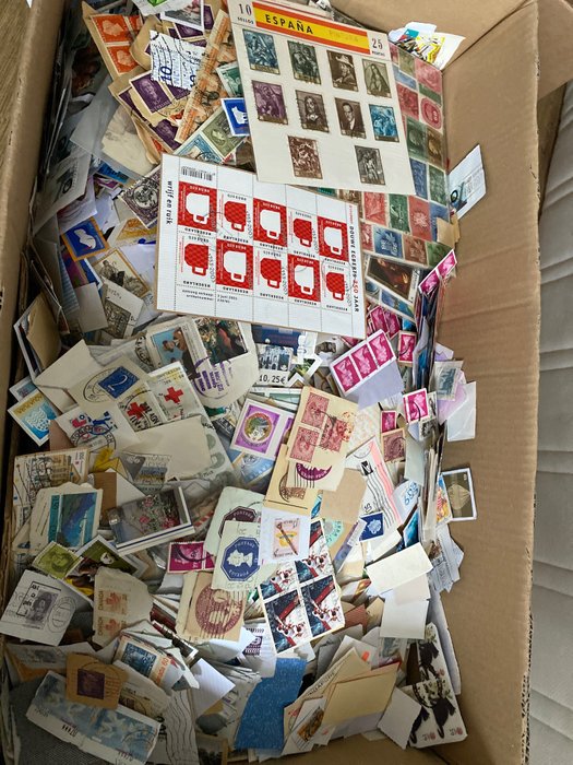 Mundo 1920/2017 - 8 kilos de sellos sobre papel mundo