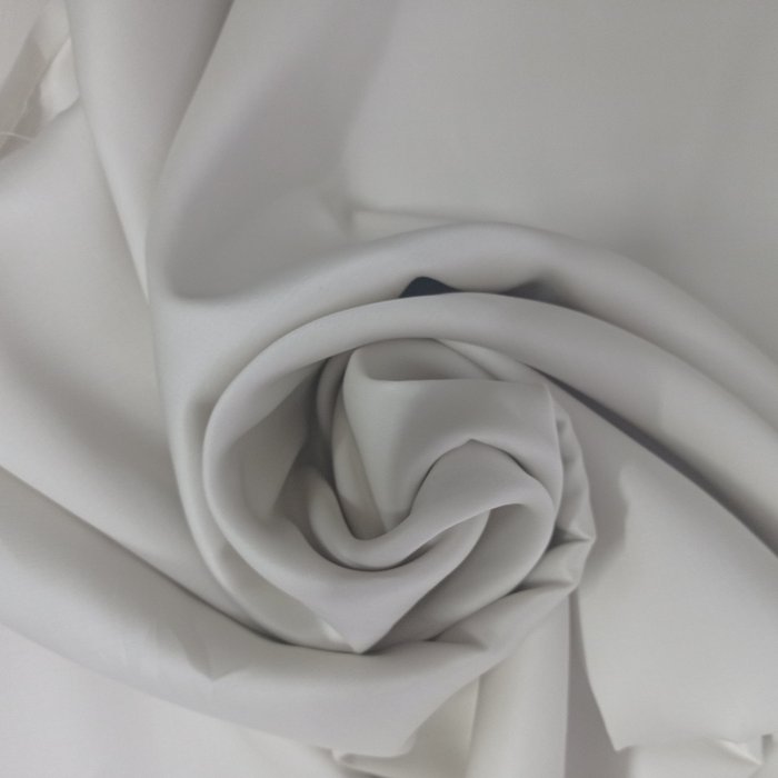 La pure soie Shantung mesure 5,50 x 1,40 m - Textile - 550 cm - 140 cm
