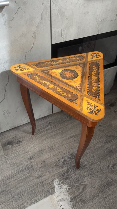 Asztal - Mahagóni