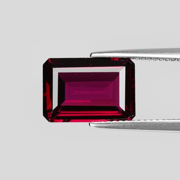 1 pcs (Keine Reserve) – [Deep Pinkish Reddish Purple] Rhodolith-Granat - 6.43 ct