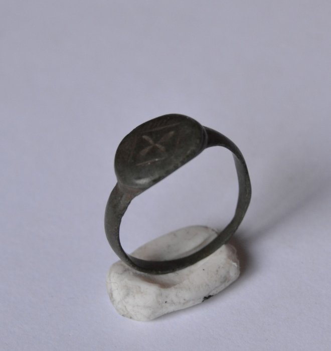 中世纪 黄铜色 戒指