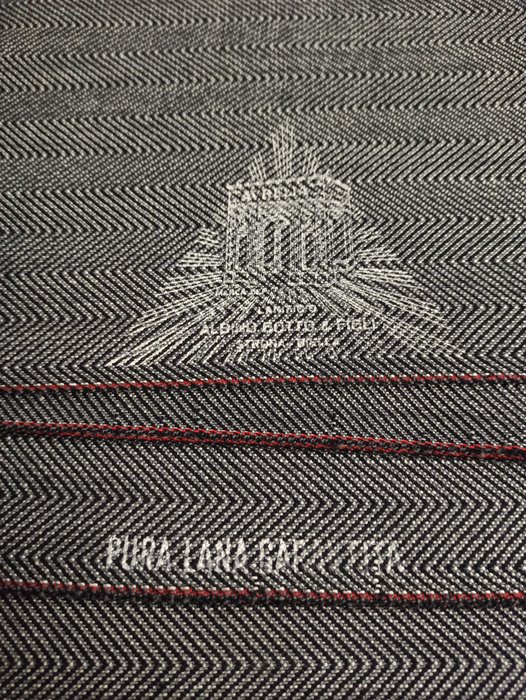 530 x 150 cm - "AVRELLA" Elegante Tweed in pura lana vergine - 室內裝潢織物
