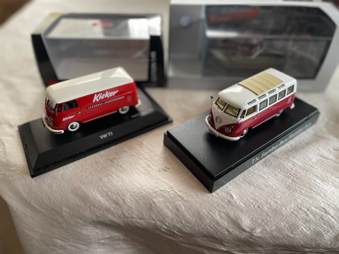 Schuco 1:43 - 2 - Voiture miniature - Sammlung 2x VW Bus T1 c Samba Zwillingsscheibe + T1 Kicker Limited Edition 1 / 1500 - OVP 1 : 43