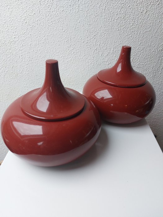 dekselpotten lakrood - Lidded花瓶 (2)  - 漆
