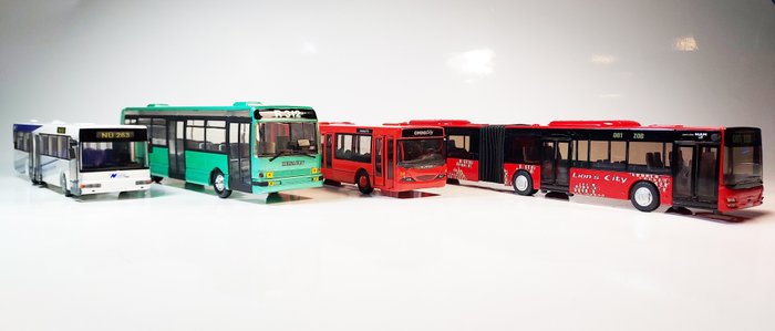 Various Brands 1:43 - 1:50 - 4 - Modellbus - 4 x Various City Buses