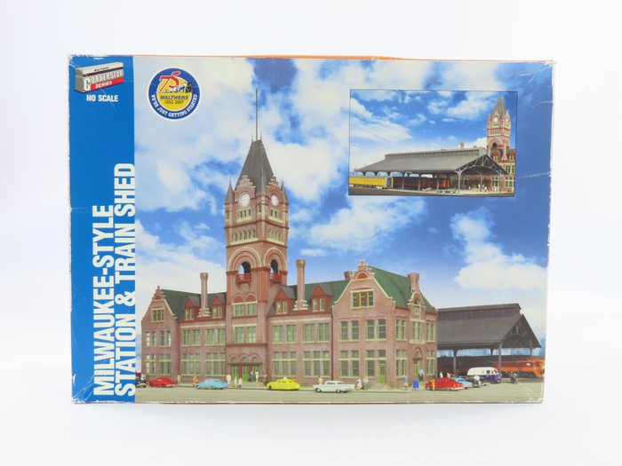 Walthers, Cornerstore Series H0 - 933-2943 - Modeltog bygninger (1) - Milwaukee Style Station og perronoverdækning