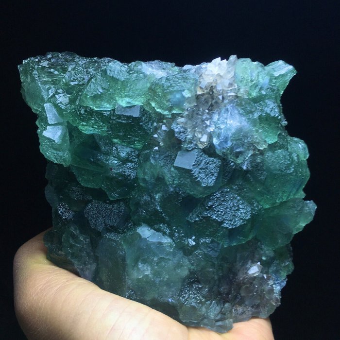 Gröna fluoritkristaller. - Höjd: 135 mm - Bredd: 115 mm- 785 g