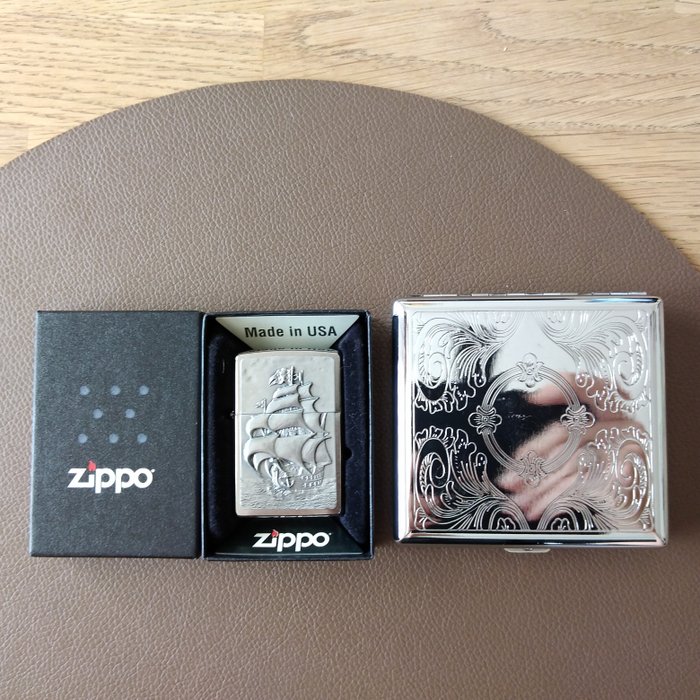 Zippo - 芝宝 - Special Edition Pirates Ship new unignited and Cigarette Case new - 口袋打火机 - 铬合金 -  (2)