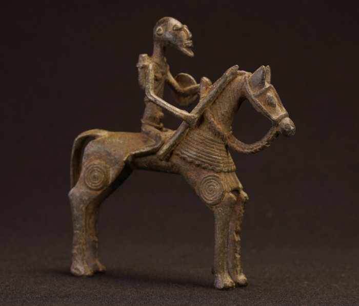 Sculptură - Nommo - Bronz african - Dogon - Statuie de călăreț cu scut - Mali