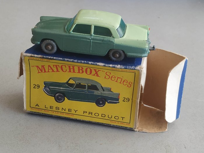 A Lesney Product "Matchbox" 1-75 Regular Wheels Series 1:76 - 2 - Van-Modell - A Lesney "MATCHBOX" Mint Model TwoTones GREEN Original 1960 First NEW Issue "Austin A55 - 1960 – In der Originalausgabe, NEUE Zweite Serie „A LESNEY PRODUCT“ – Box, Typ „D1“ – 1960