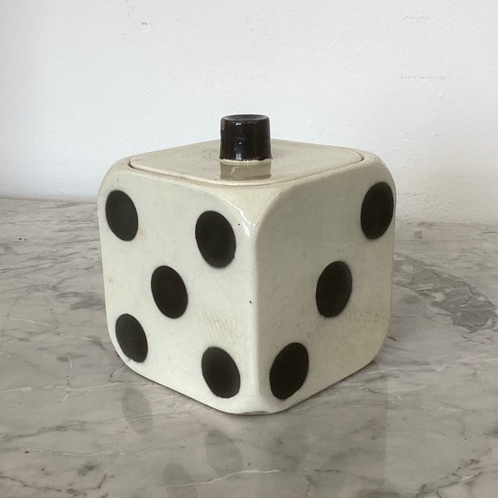 Onnaing - Jewellery box - nut - Ceramic