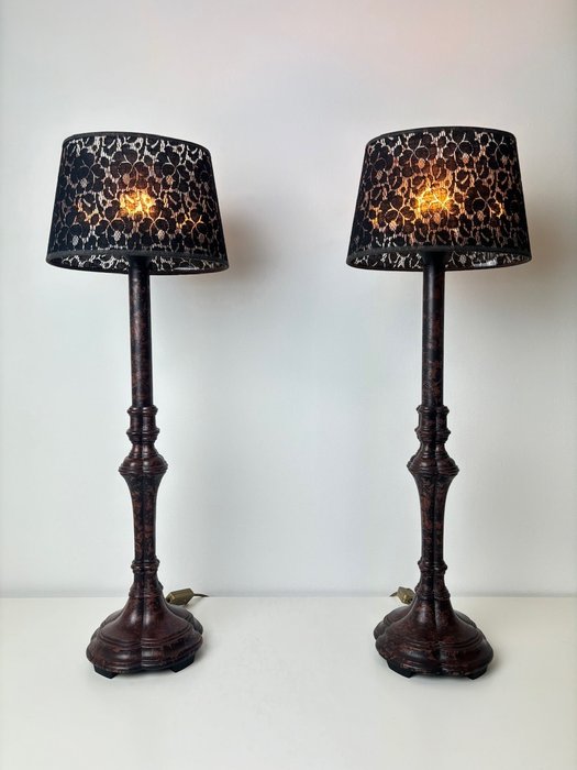 Lampe de table - Une paire de longues lampes accrocheuses - Acier, Bois