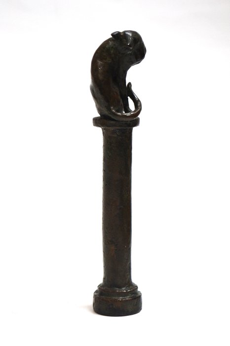 Skulptur, Cat on column - 17.1 cm - Bronze