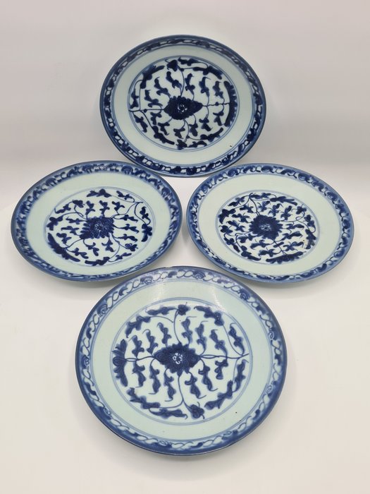 Collection of Blue and White - 盤子 (4) - 瓷器