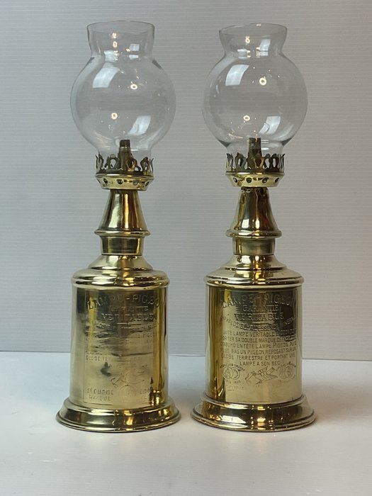 Charles Pigeon - Petroleumlamp (2) - Duivenlampen - 19e eeuw - Messing