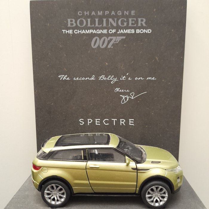 James Bond 007: Spectre - Daniel Craig, Champagne Bollinger, Range Rover