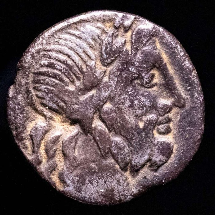Roman Republic. Cn. Lentulus Clodianus, 88 BC. Quinarius from Rome mint 88 B.C. - Jupiter / Victory crowning trophy / CN. LENT