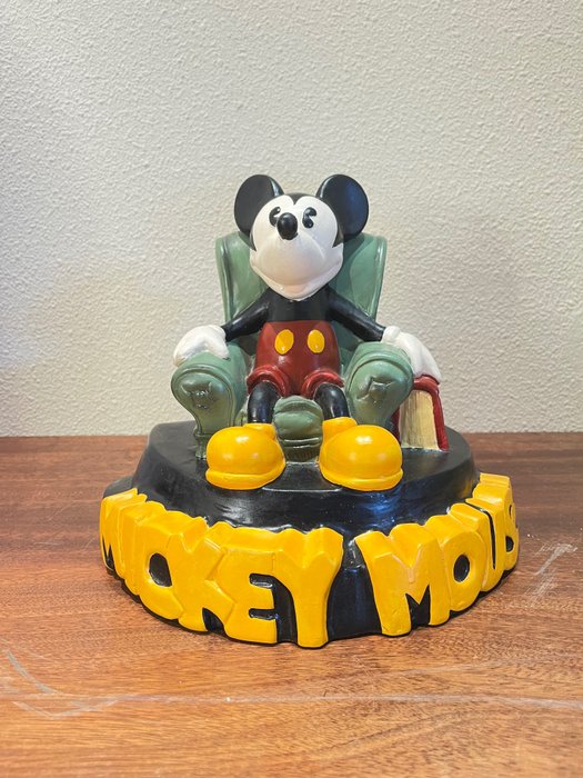 Demons & Merveilles - Figuriini - Walt Disney - Micky Mouse op stoel - Hartsi/Polyesteri