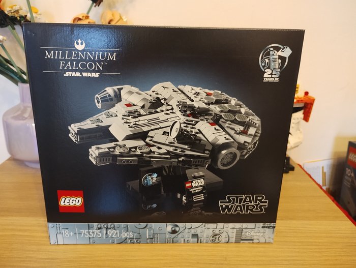 Lego - Star Wars - 75375 - Millenium Falcon - 2020-