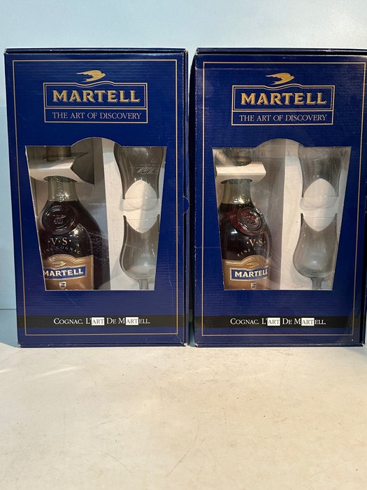 Martell - VS Cognac with Glasses  - b. 1990er Jahre - 70 cl - 2 flaschen