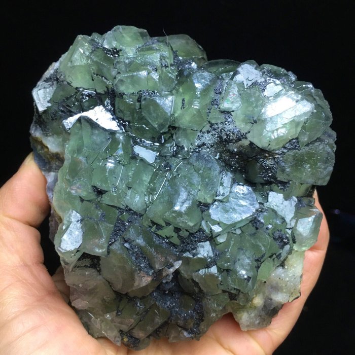 Fluorita verde translúcida - Altura: 123 mm - Ancho: 114 mm- 781 g