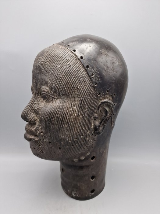 宏伟的欧巴纪念铜头像 - 红江户 - 尼日利亚