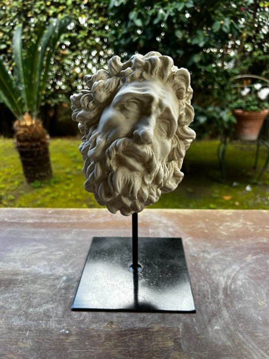 Sculpture, Testa di Laocoonte - 29 cm - marble dust