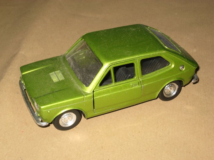Polistil 1:25 - 1 - Miniatura de carro - Fiat 127 - feito na Itália
