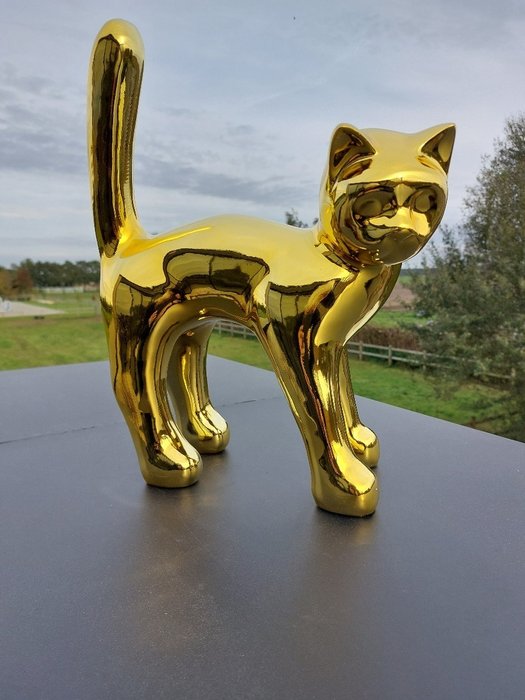 Estátua, beautiful image of cat in chrome golden  color - 46 cm - poliresina