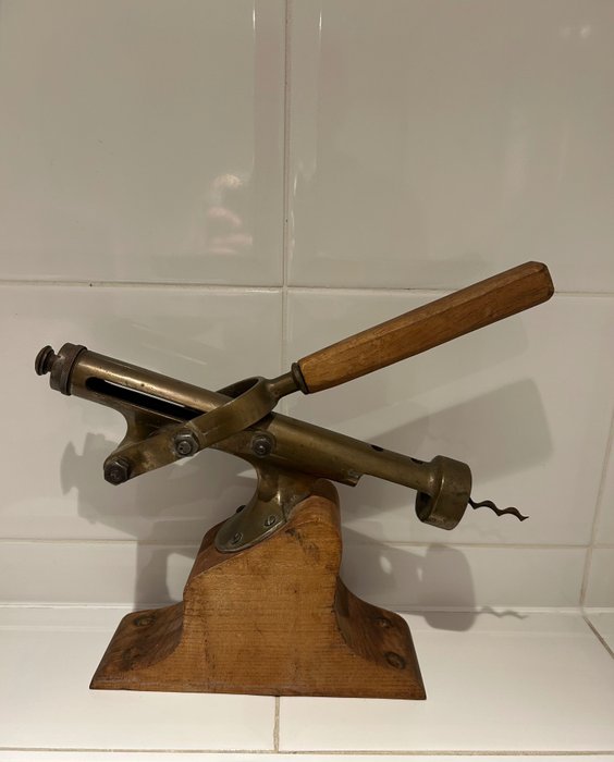 Corkscrew - Iron (cast/wrought), Wood