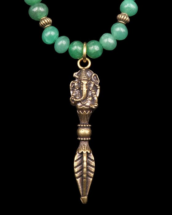Smarald - Colier budist decorat cu Ganesh phurba - Elimină emoțiile negative - Închidere din aur GF de 14k - Colier cu pandantiv