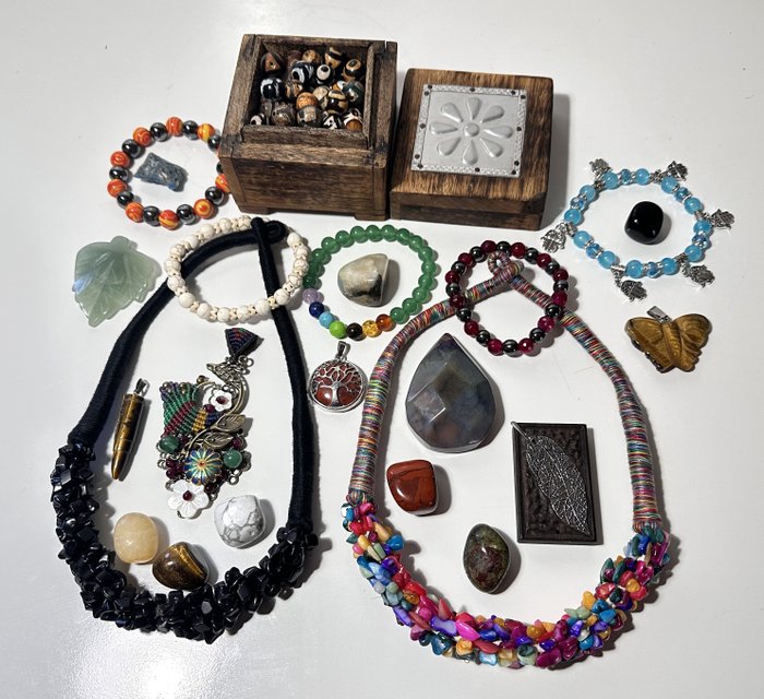 Agate, Amazonite, Apatite, Jaspe, Oeil de Tigre... Lot Bouddhiste pour Méditation avec amulettes - Amulette