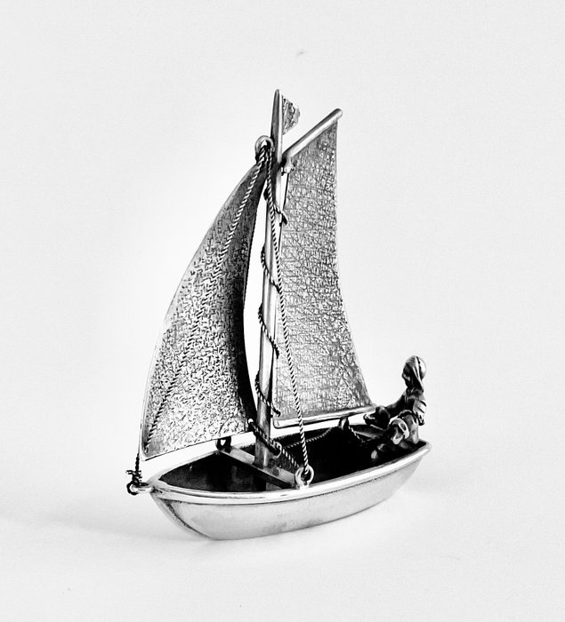 C.A. Lesener. Forse handgemaakte zeilboot met schipper - Estatueta miniatura - Prata