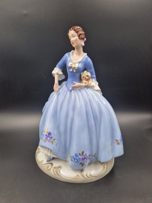 Royal Dux Porzellan-Manufaktur - 小塑像 - "Lady with dog" -  (143) - 瓷器