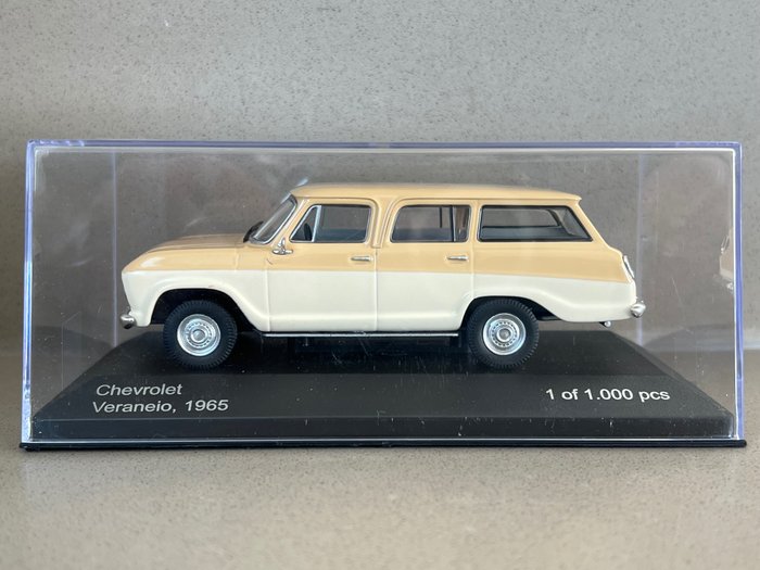 Whitebox 1:43 - 1 - Miniatura de carro de corrida - Chevrolet Veranelo 1965 - Edição limitada 1 de 1.000 unidades.