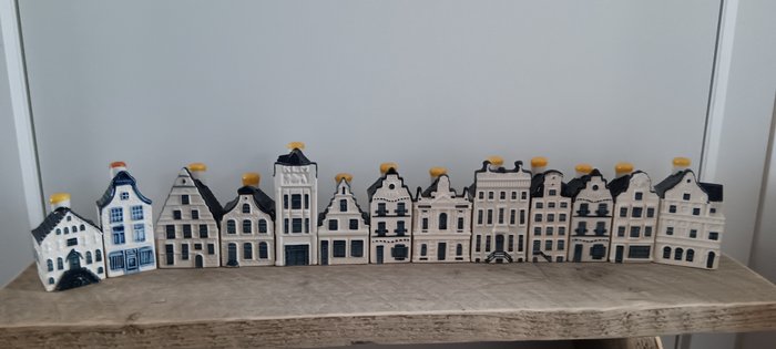 Bols - Miniature figure - Thirteen KLM houses Delft Blue, earthenware
