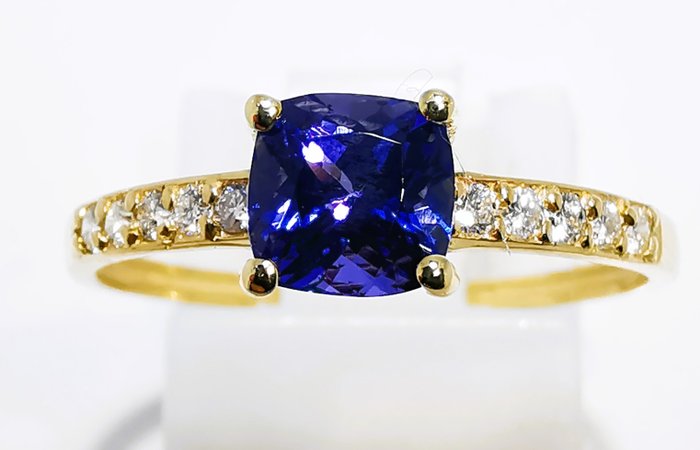 No Reserve Price Ring - Yellow gold Oval Tanzanite 