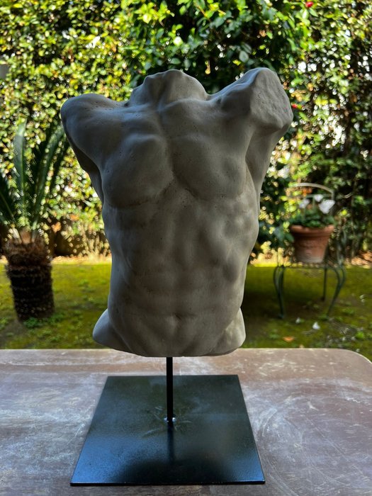Scultura, Torso maschile - 42 cm - polvere di marmo