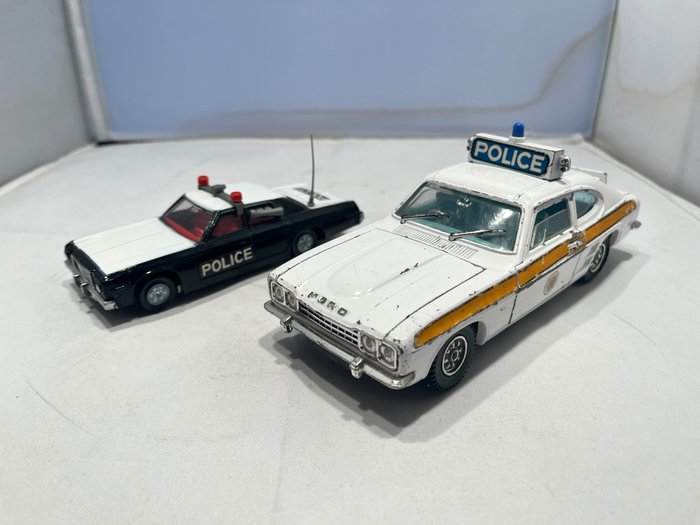 Dinky Toys 1:43 - 2 - Voiture miniature - Ref. 244 Plymouth Police Car 1977 + ref. 2253 Ford Capri Police 1974 - Fait en angleterre