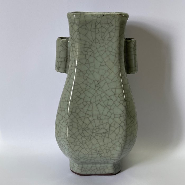 花瓶 - 瓷器 - GE-Ware Tubular-Handled Vase - 中國 - 清朝（1644-1911）